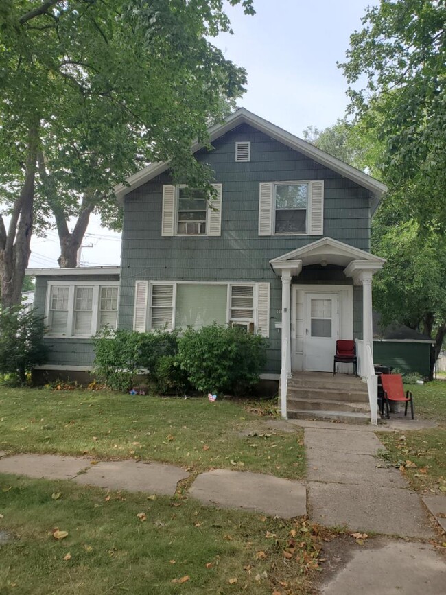 Cherokee Hills Apartments in Freeport, IL - Building Photo - Building Photo