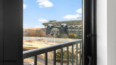 1007 S Mint St, Unit 700 in Charlotte, NC - Building Photo - Building Photo