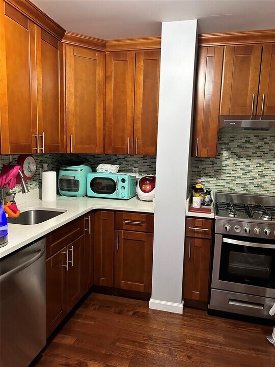 149-06 Northern Blvd in Queens, NY - Building Photo