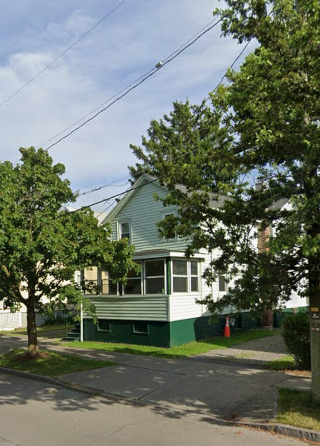 727 W Court St in Ithaca, NY - Building Photo - Building Photo