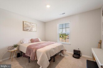 171 Centergate Dr in Charles Town, WV - Building Photo - Building Photo