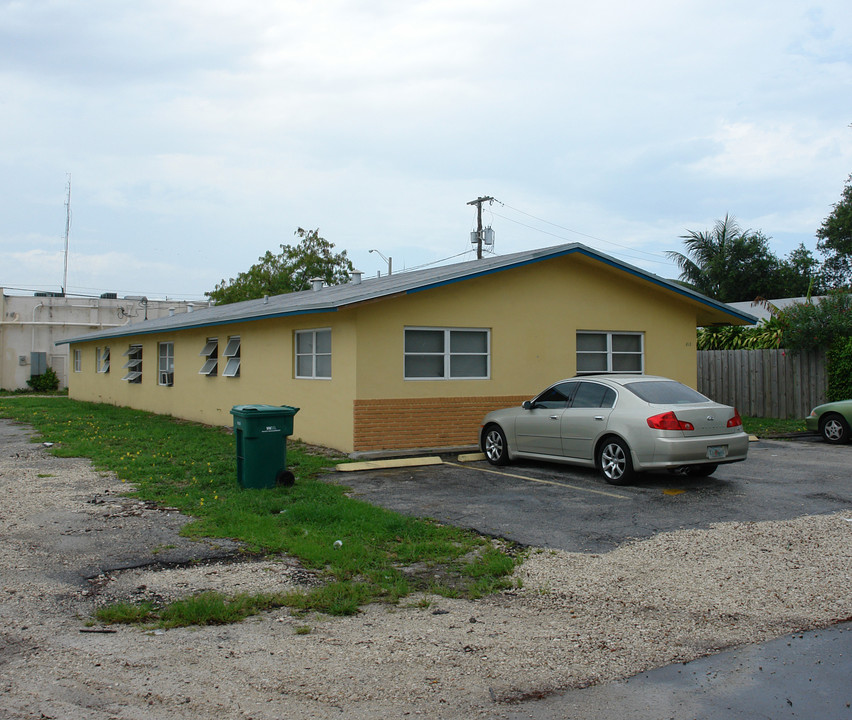 813 Arpeika St in Fort Lauderdale, FL - Building Photo