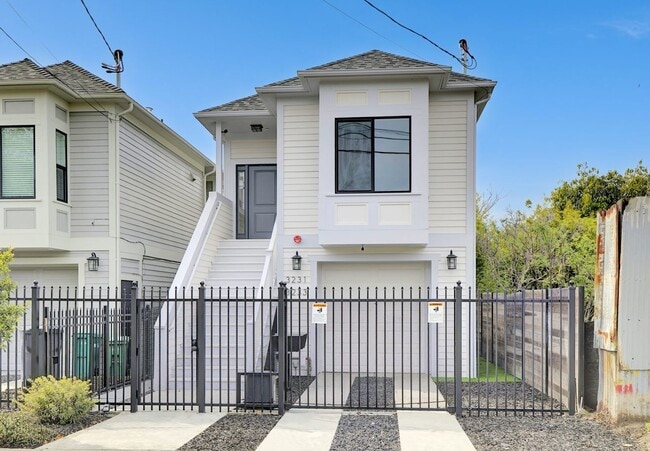 3231-3233 Hannah St