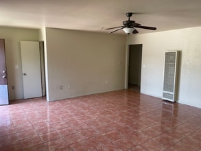 5243 Huntington Dr in Los Angeles, CA - Building Photo - Building Photo