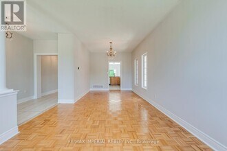 4916 Huron Heights Dr in Mississauga, ON - Building Photo - Building Photo