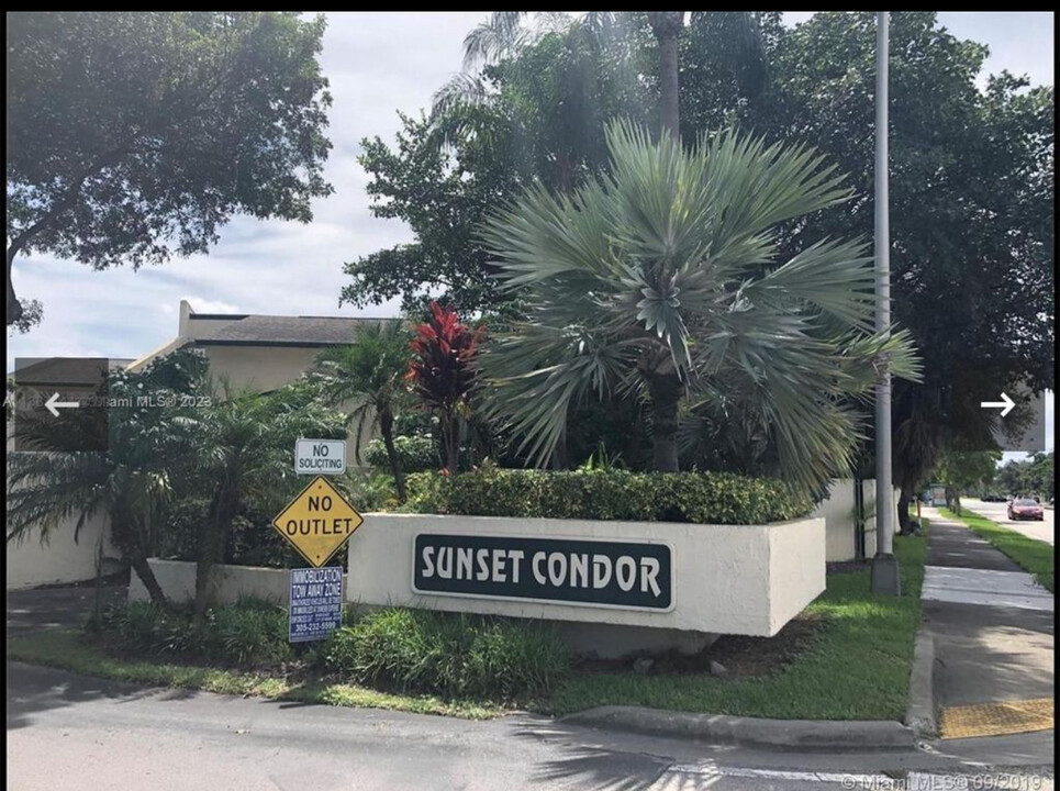 10806 SW 72nd St in Miami, FL - Building Photo