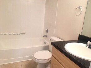 9925 Nob Hill Pl in Sunrise, FL - Building Photo - Building Photo