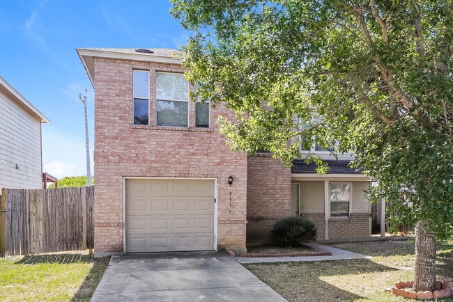 8434 Adams Hill Dr in San Antonio, TX - Foto de edificio - Building Photo