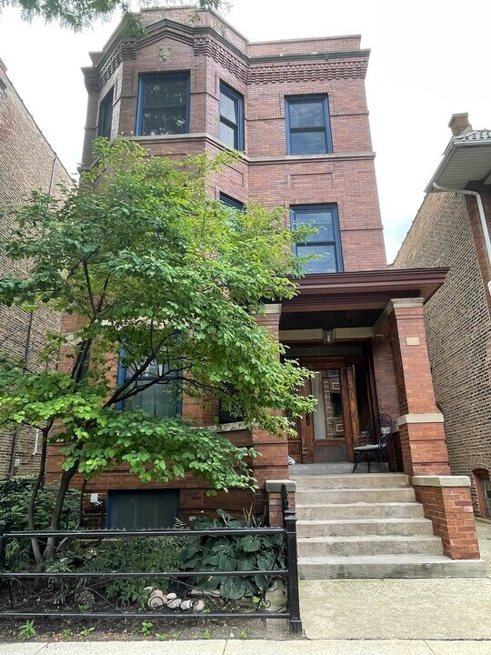 2317 W Thomas St in Chicago, IL - Building Photo