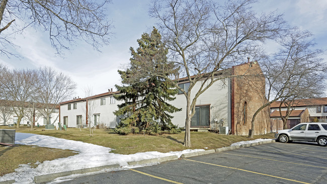 Village Park Townhomes in Southfield, MI - Foto de edificio - Building Photo