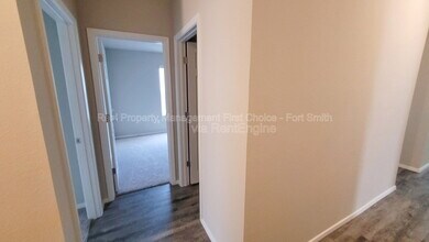 8218 Melody Ln in Fort Smith, AR - Foto de edificio - Building Photo