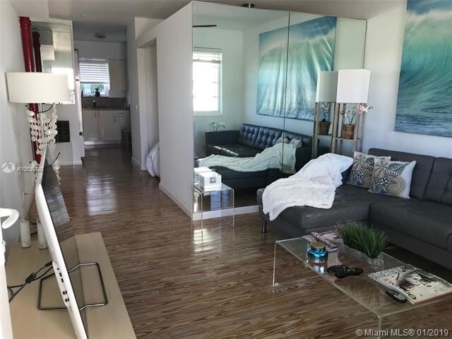 158 Ocean Dr-Unit -402 in Miami Beach, FL - Building Photo