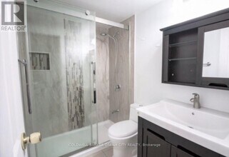 390 Dixon Rd in Toronto, ON - Building Photo - Building Photo