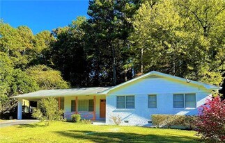 2467 Woodside Way in Chamblee, GA - Building Photo