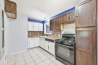 1007 Plum St in La Marque, TX - Building Photo - Building Photo