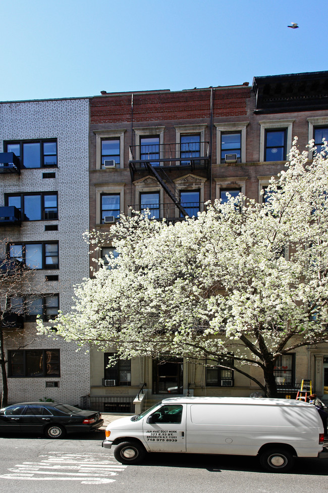 208 W 82nd St in New York, NY - Building Photo - Building Photo