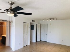 8260 SW 210th St in Cutler Bay, FL - Building Photo - Building Photo