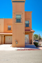 3150 N Yarbrough Dr in El Paso, TX - Foto de edificio - Building Photo