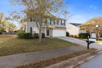 205 Hawthorne Creek Ct in Simpsonville, SC - Building Photo - Building Photo