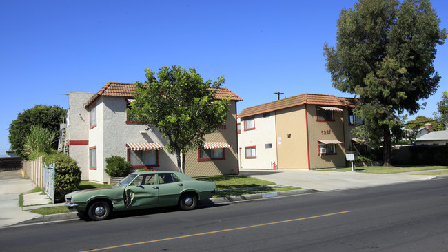 La Bonne Vie in Westminster, CA - Building Photo - Building Photo