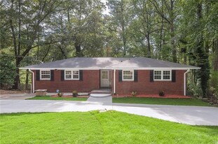 2804 Dodson Dr in East Point, GA - Building Photo