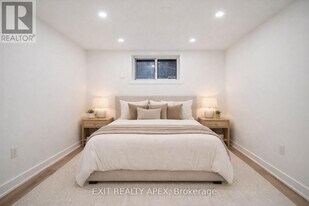 343 Greenwood Ave in Toronto, ON - Building Photo