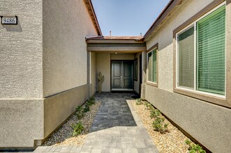 9486 W Hammer Ln in Las Vegas, NV - Building Photo - Building Photo