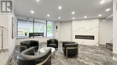 10 Edgecliff Golfway in Toronto, ON - Building Photo - Building Photo