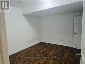 211 Zokol Dr in Aurora, ON - Building Photo - Building Photo