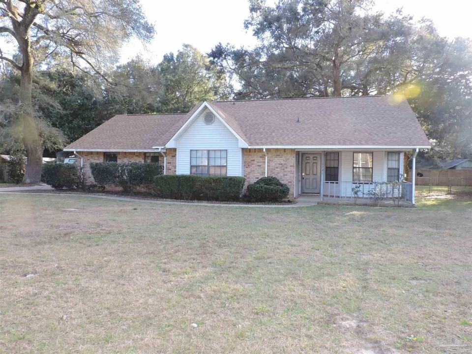 1721 Quiet Oak Ln in Pensacola, FL - Building Photo