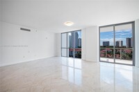 3030 NE 188th St in Aventura, FL - Foto de edificio - Building Photo