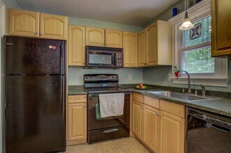 99 Winnicutt Rd, Unit 6 in Stratham, NH - Building Photo - Building Photo