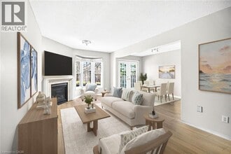 2 Royalwood Ct in Hamilton, ON - Building Photo - Building Photo