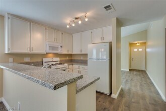 4658 Belshire Dr in Las Vegas, NV - Building Photo - Building Photo