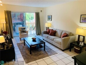 1000 River Reach Dr in Fort Lauderdale, FL - Building Photo - Building Photo