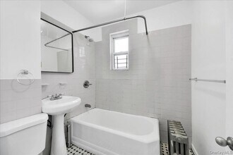 1129 E 221st St in Bronx, NY - Building Photo - Building Photo