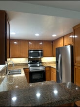 505 San Pasqual Valley Rd in Escondido, CA - Foto de edificio - Building Photo