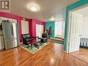 6 Elmhurst Dr in Toronto, ON - Building Photo - Building Photo