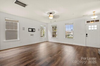 2408 Double Oaks Rd in Charlotte, NC - Building Photo - Building Photo