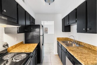 Glen Iris Place in Birmingham, AL - Building Photo - Interior Photo