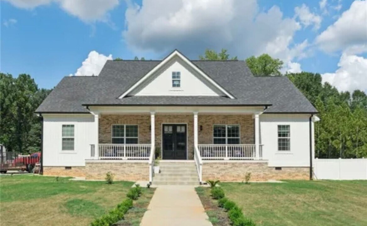 1021 Belk Dr in Anderson, SC - Building Photo