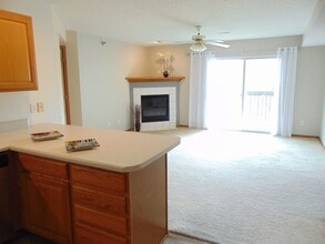 10151 Sutton Dr in Urbandale, IA - Building Photo - Building Photo