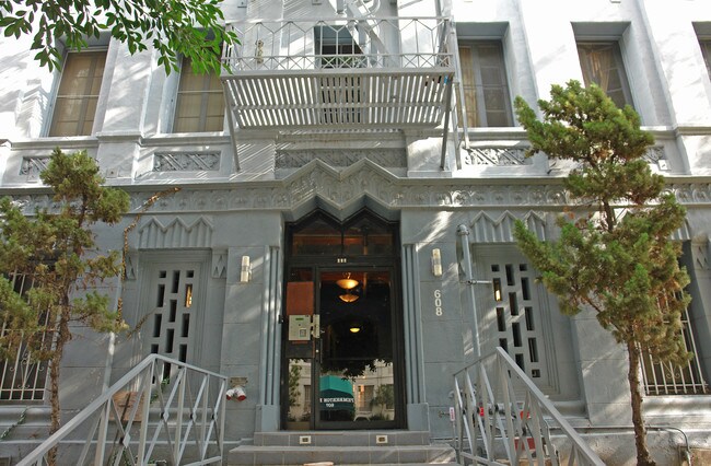 608 S Dunsmuir Ave in Los Angeles, CA - Foto de edificio - Building Photo