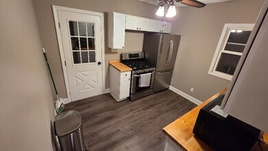 7318-7320 Wakefield Ave in Cleveland, OH - Foto de edificio - Building Photo