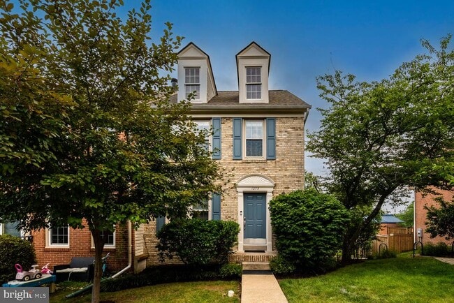 property at 1275 Quaker Hill Dr