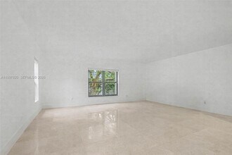 2000 Brickell Ave in Miami, FL - Building Photo - Building Photo