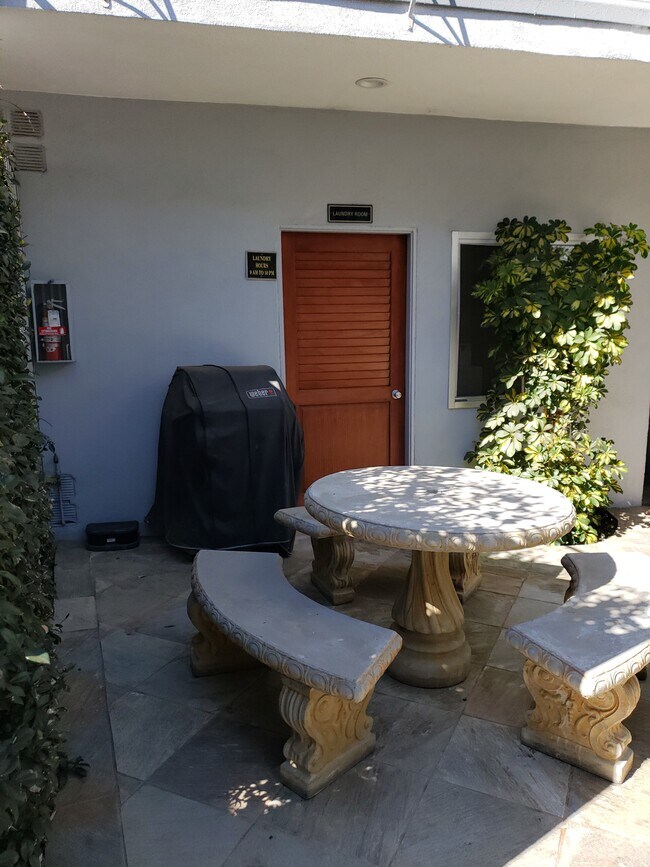 4956 S Centinela Ave in Los Angeles, CA - Building Photo - Building Photo