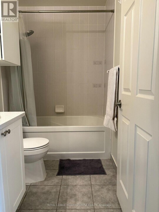 339 Rathburn Rd W in Mississauga, ON - Building Photo