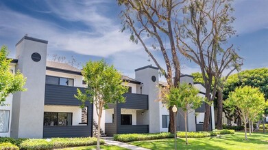 The Landing at Long Beach in Long Beach, CA - Foto de edificio - Building Photo