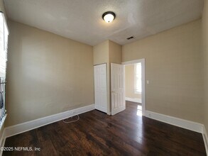 1327 Cleveland St in Jacksonville, FL - Foto de edificio - Building Photo